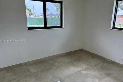 Снять в аренду виллу или дом в Майами, Флорида 3 спальни, 106.84м2, № 1858767 - фото 7