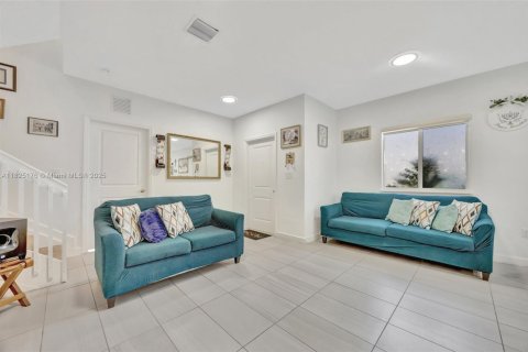 Townhouse in Florida City, Florida 4 bedrooms, 160.72 sq.m. № 1804506 - photo 6
