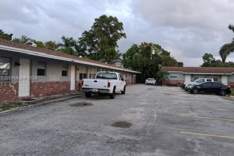 Снять в аренду виллу или дом в Холливуд, Флорида 1 спальня, 357.67м2, № 1998744 - фото 1