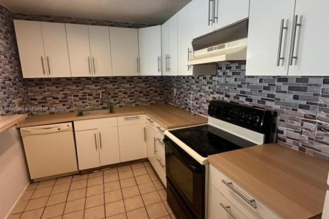 Copropriété à louer à Homestead, Floride: 2 chambres, 99.87 m2 № 1949691 - photo 4