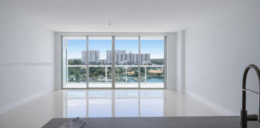 Condo à Sunny Isles Beach, Floride, 3 chambres  № 2290199