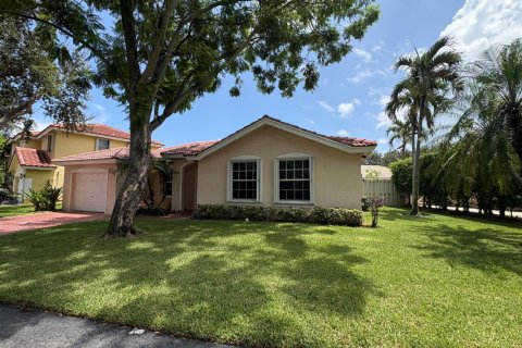 House in Pompano Beach, Florida 3 bedrooms, 148.64 sq.m. № 2272549