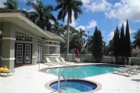 House in Pompano Beach, Florida 3 bedrooms, 148.64 sq.m. № 2272549 - photo 15