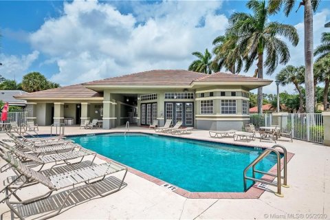 House in Pompano Beach, Florida 3 bedrooms, 148.64 sq.m. № 2272549 - photo 17