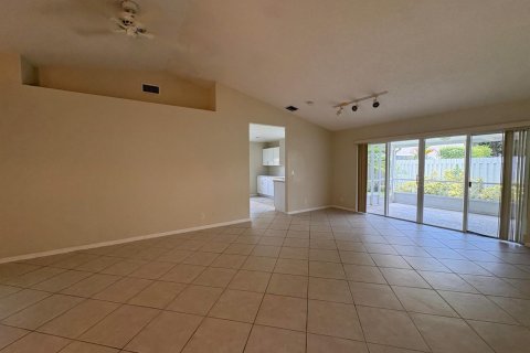 House in Pompano Beach, Florida 3 bedrooms, 148.64 sq.m. № 2272549 - photo 5