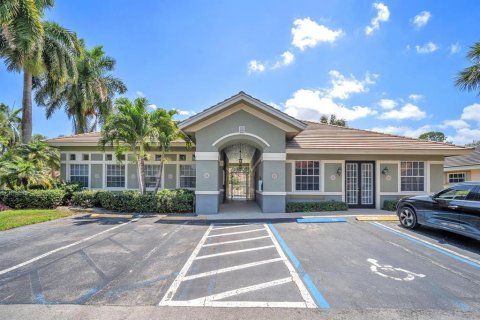 House in Pompano Beach, Florida 3 bedrooms, 148.64 sq.m. № 2272549 - photo 9