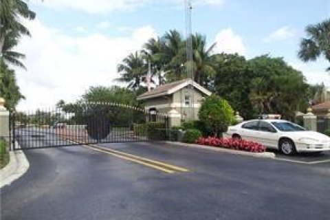 House in Pompano Beach, Florida 3 bedrooms, 148.64 sq.m. № 2272549 - photo 19