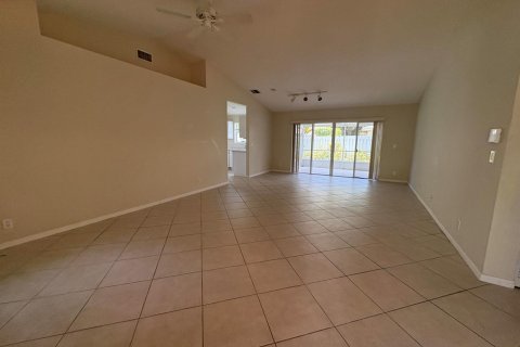 House in Pompano Beach, Florida 3 bedrooms, 148.64 sq.m. № 2272549 - photo 4