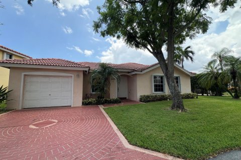 House in Pompano Beach, Florida 3 bedrooms, 148.64 sq.m. № 2272549 - photo 3