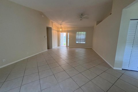 House in Pompano Beach, Florida 3 bedrooms, 148.64 sq.m. № 2272549 - photo 2