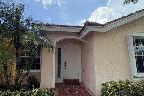 House in Pompano Beach, Florida 3 bedrooms, 148.64 sq.m. № 2272549 - photo 6