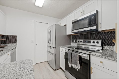 Copropriété à vendre à Tampa, Floride: 2 chambres, 93 m2 № 1907478 - photo 12