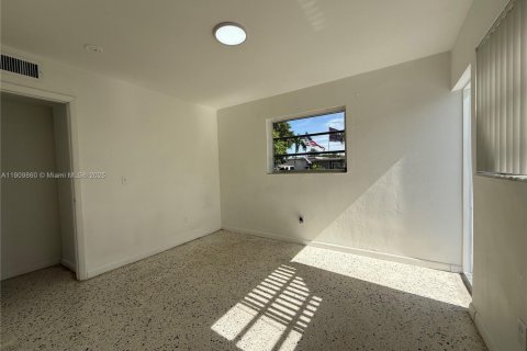 Villa ou maison à louer à Miami, Floride: 203.73 m2 № 1968403 - photo 7