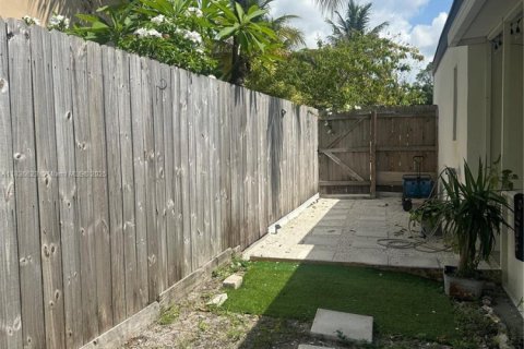 House in North Miami, Florida 3 bedrooms, 121.14 sq.m. № 1820283 - photo 15