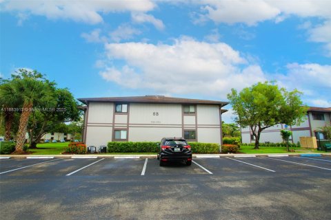 Condo in Tamarac, Florida, 2 bedrooms  № 1942167 - photo 28