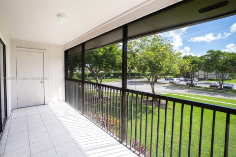 Condo in Tamarac, Florida, 2 bedrooms  № 1942167 - photo 25