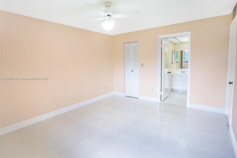 Condo in Tamarac, Florida, 2 bedrooms  № 1942167 - photo 18