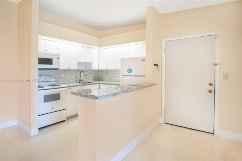 Condominio en alquiler en Tamarac, Florida, 2 dormitorios, 76.18 m2 № 1942167 - foto 6