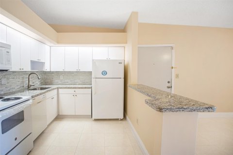 Condo in Tamarac, Florida, 2 bedrooms  № 1942167 - photo 7