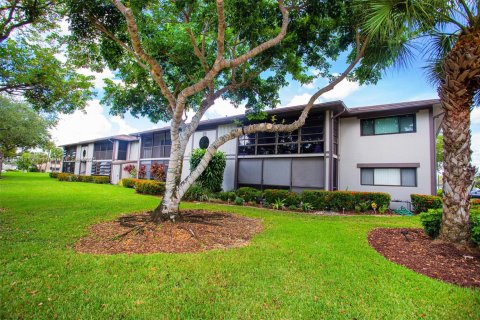 Condo in Tamarac, Florida, 2 bedrooms  № 1942167 - photo 26