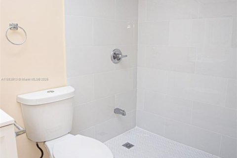Condo in Tamarac, Florida, 2 bedrooms  № 1942167 - photo 15