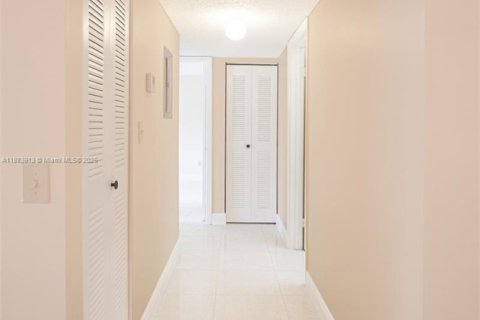 Condo in Tamarac, Florida, 2 bedrooms  № 1942167 - photo 11
