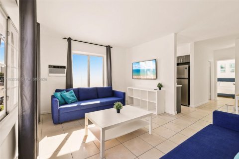 Copropriété à louer à Miami Beach, Floride: 1 chambre, 50.63 m2 № 2407869 - photo 12