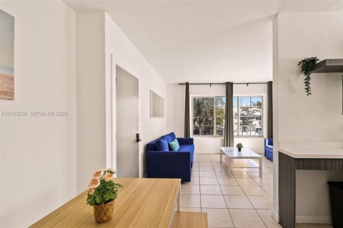 Copropriété à louer à Miami Beach, Floride: 1 chambre, 50.63 m2 № 2407869 - photo 4