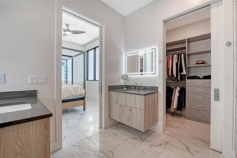 Condominio en alquiler en Sarasota, Florida, 2 dormitorios, 104.24 m2 № 2280138 - foto 29