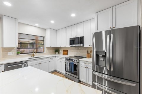 Villa ou maison à vendre à Tampa, Floride: 4 chambres, 187.01 m2 № 2407140 - photo 10