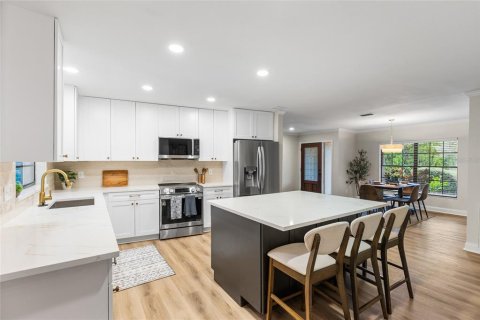 Villa ou maison à vendre à Tampa, Floride: 4 chambres, 187.01 m2 № 2407140 - photo 8