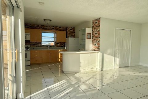 Copropriété à louer à Miami, Floride: 1 chambre, 66.43 m2 № 1976914 - photo 2