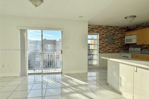 Copropriété à louer à Miami, Floride: 1 chambre, 66.43 m2 № 1976914 - photo 4