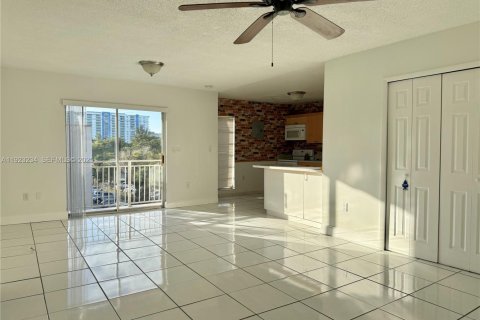 Copropriété à louer à Miami, Floride: 1 chambre, 66.43 m2 № 1976914 - photo 1
