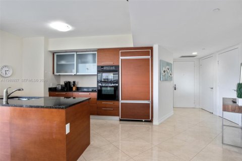Condo in Hallandale Beach, Florida, 2 bedrooms  № 2052935 - photo 9