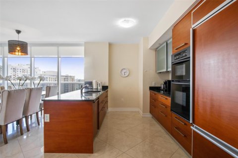 Condo in Hallandale Beach, Florida, 2 bedrooms  № 2052935 - photo 8