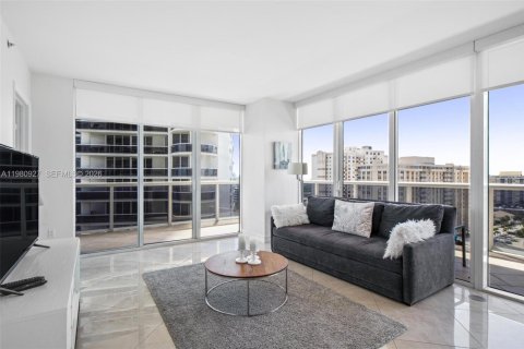 Condo in Hallandale Beach, Florida, 2 bedrooms  № 2052935 - photo 2