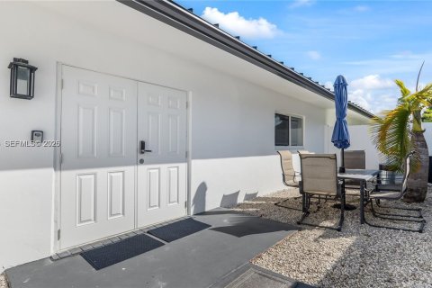 Купить виллу или дом в Форт-Лодердейл, Флорида 4 спальни, 165.83м2, № 2026975 - фото 17