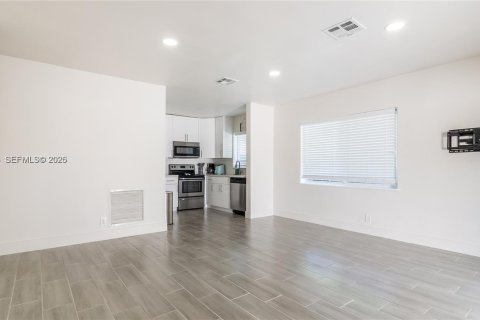 Купить виллу или дом в Форт-Лодердейл, Флорида 4 спальни, 165.83м2, № 2026975 - фото 4