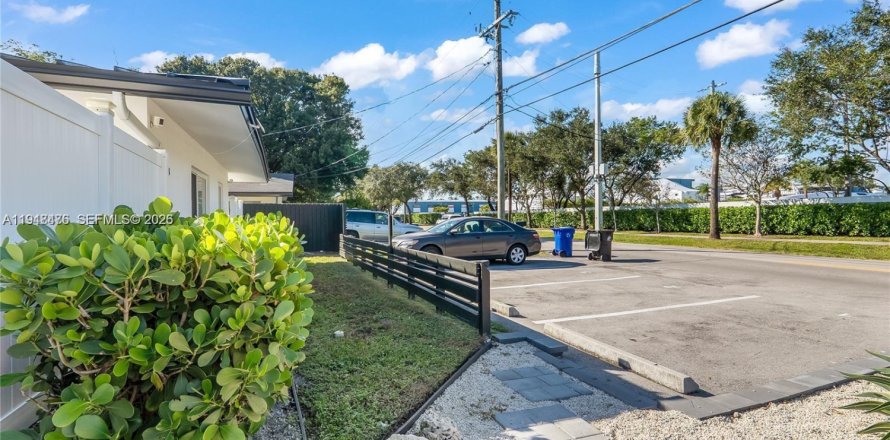 Дом в Форт-Лодердейл, Флорида 4 спальни, 165.83м2 № 2026975