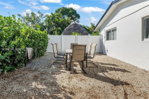 Купить виллу или дом в Форт-Лодердейл, Флорида 4 спальни, 165.83м2, № 2026975 - фото 14