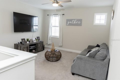 House in Spring Hill, Florida 4 bedrooms, 265.79 sq.m. № 2217742 - photo 17