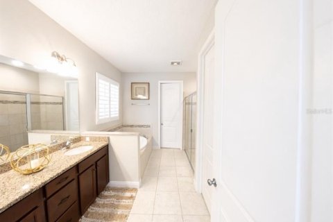 House in Spring Hill, Florida 4 bedrooms, 265.79 sq.m. № 2217742 - photo 12
