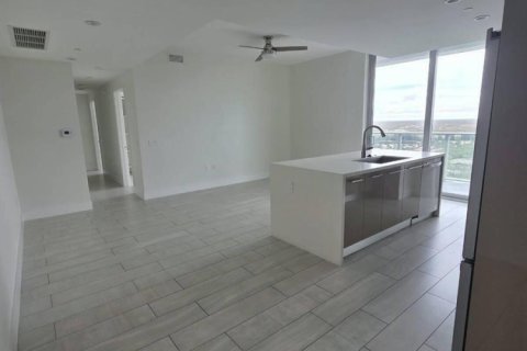 Copropriété à louer à Sunrise, Floride: 3 chambres, 117.24 m2 № 2386948 - photo 2