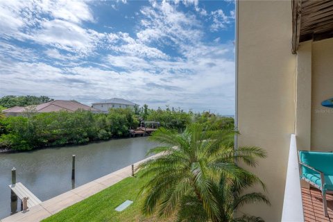 Townhouse in Oldsmar, Florida 3 bedrooms, 170.38 sq.m. № 2212231 - photo 17