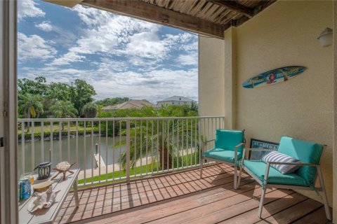 Townhouse in Oldsmar, Florida 3 bedrooms, 170.38 sq.m. № 2212231 - photo 16
