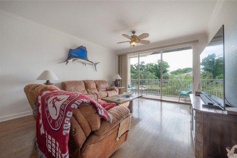 Townhouse in Oldsmar, Florida 3 bedrooms, 170.38 sq.m. № 2212231 - photo 14