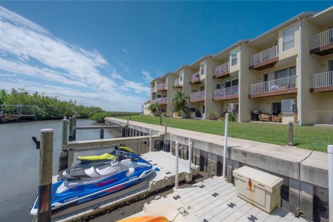 Townhouse in Oldsmar, Florida 3 bedrooms, 170.38 sq.m. № 2212231