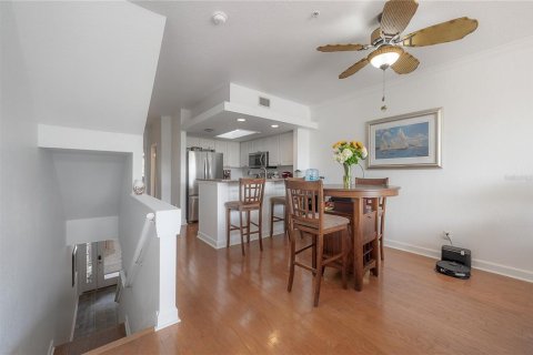 Townhouse in Oldsmar, Florida 3 bedrooms, 170.38 sq.m. № 2212231 - photo 20