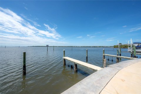 Townhouse in Oldsmar, Florida 3 bedrooms, 170.38 sq.m. № 2212231 - photo 6